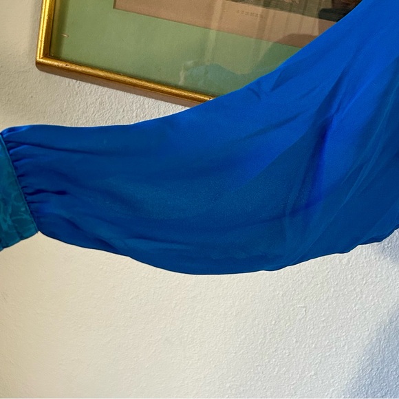 Vintage Beautiful Blue Pierre Cardin 100% silk dress - Picture 3 of 10